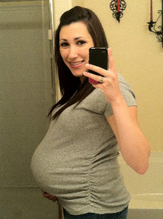 Kristen at 33 weeks pregnancy
